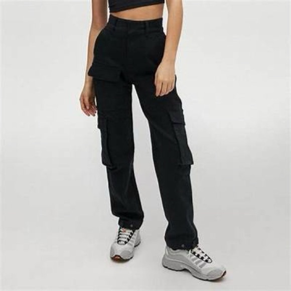 Aritzia Pants - Aritzia TNA the workwear Cargo pant relaxed lounge wear luxury sz 4
